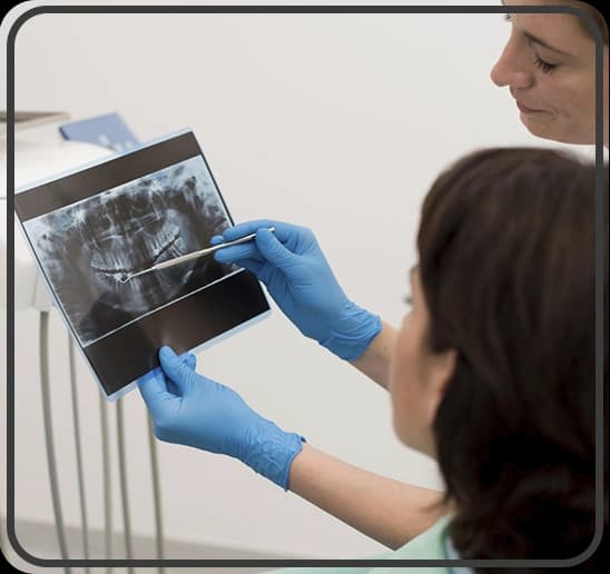 Paciente recibiendo atención dental cercana en Clínica Dental G&S